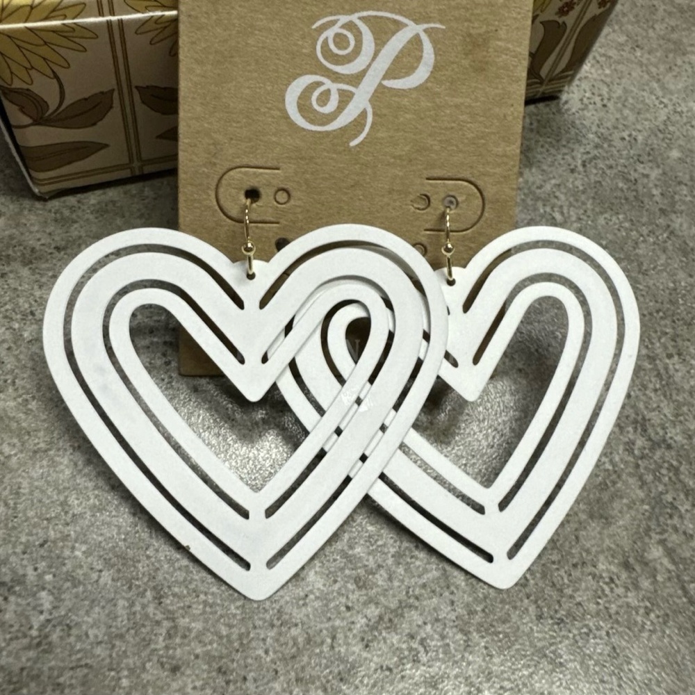 Plunder Design Fashion Trendy Jewelry White Valentine Heart Drop Dangle Earrings